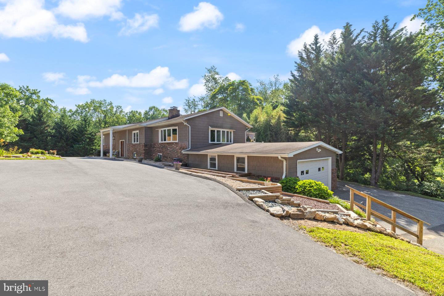13033 Bottom Road, Hydes