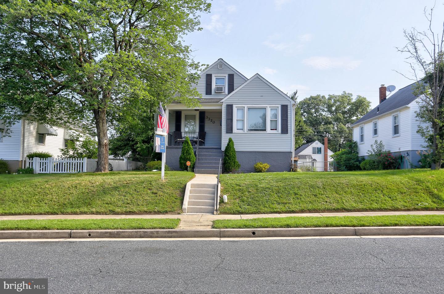 3320 Woodside, Parkville