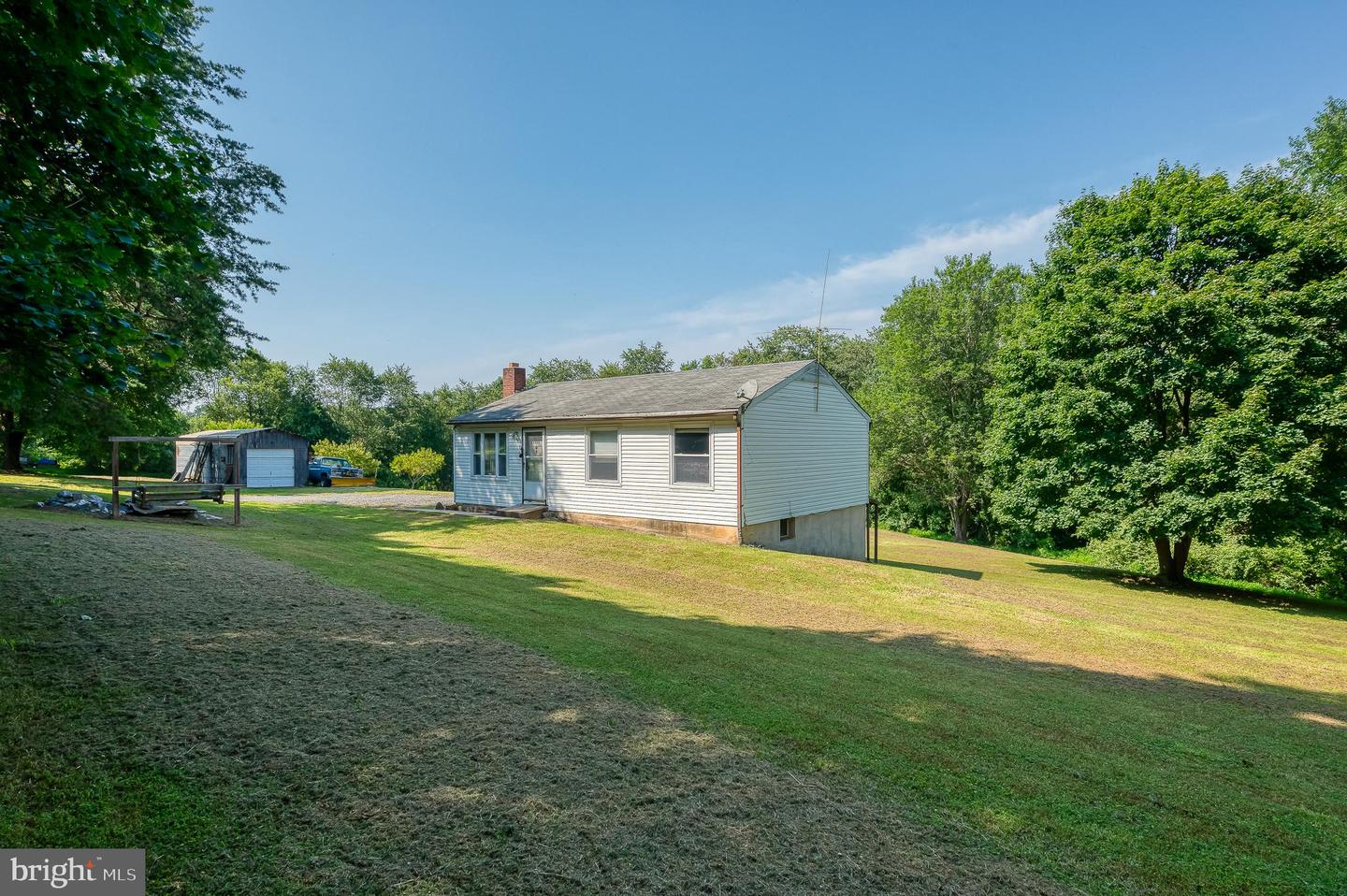 20542 Green Road, White Hall