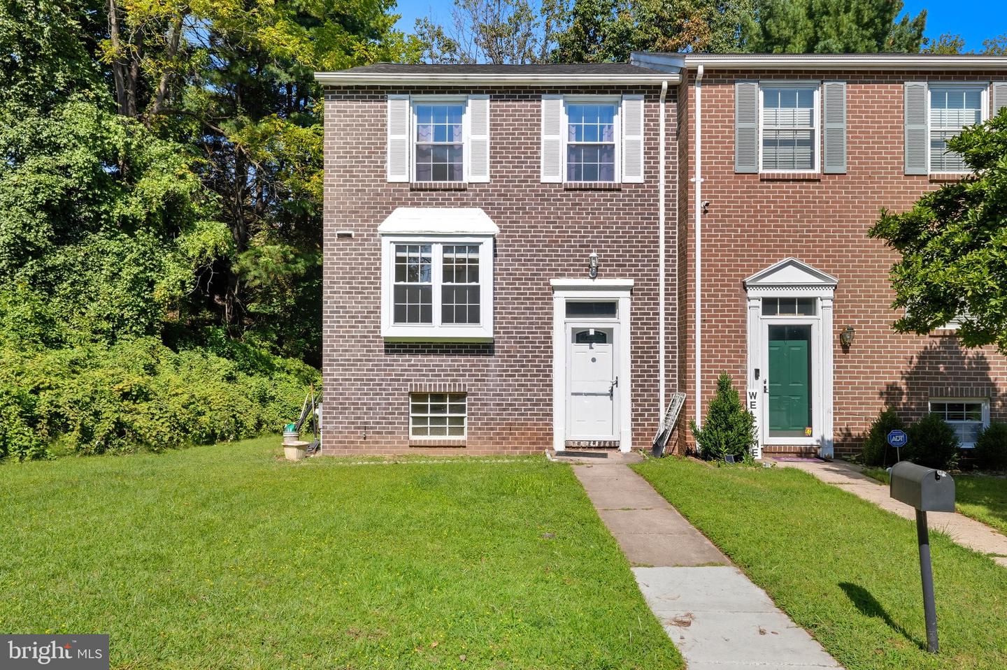 16 Pinecone, Parkville