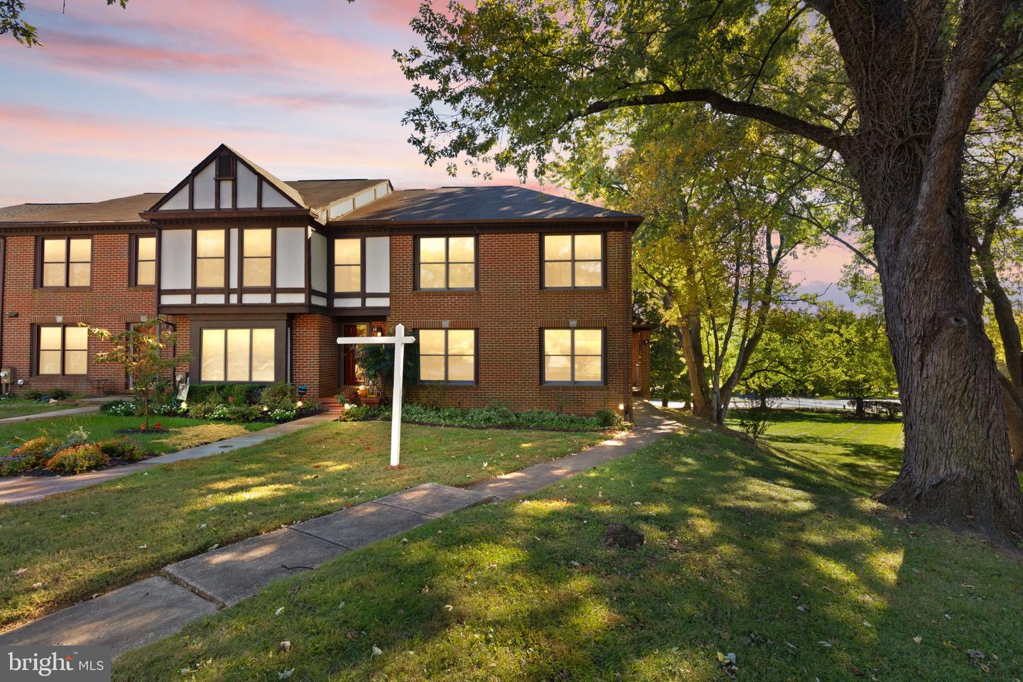 9 Dickens Square, Lutherville Timonium