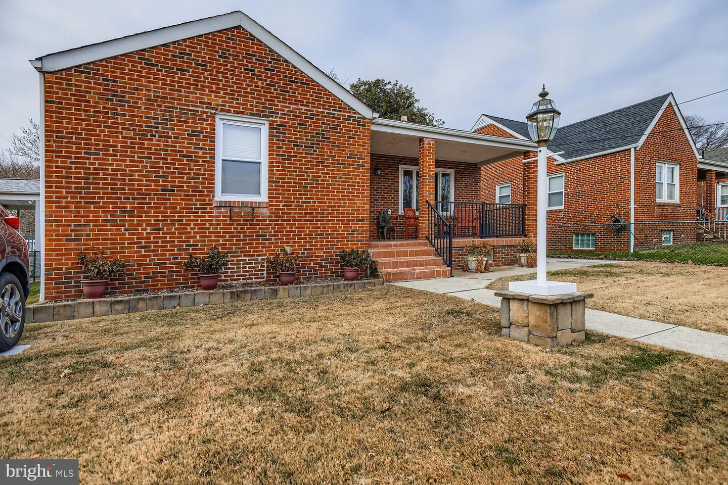 7406 Poplar Avenue