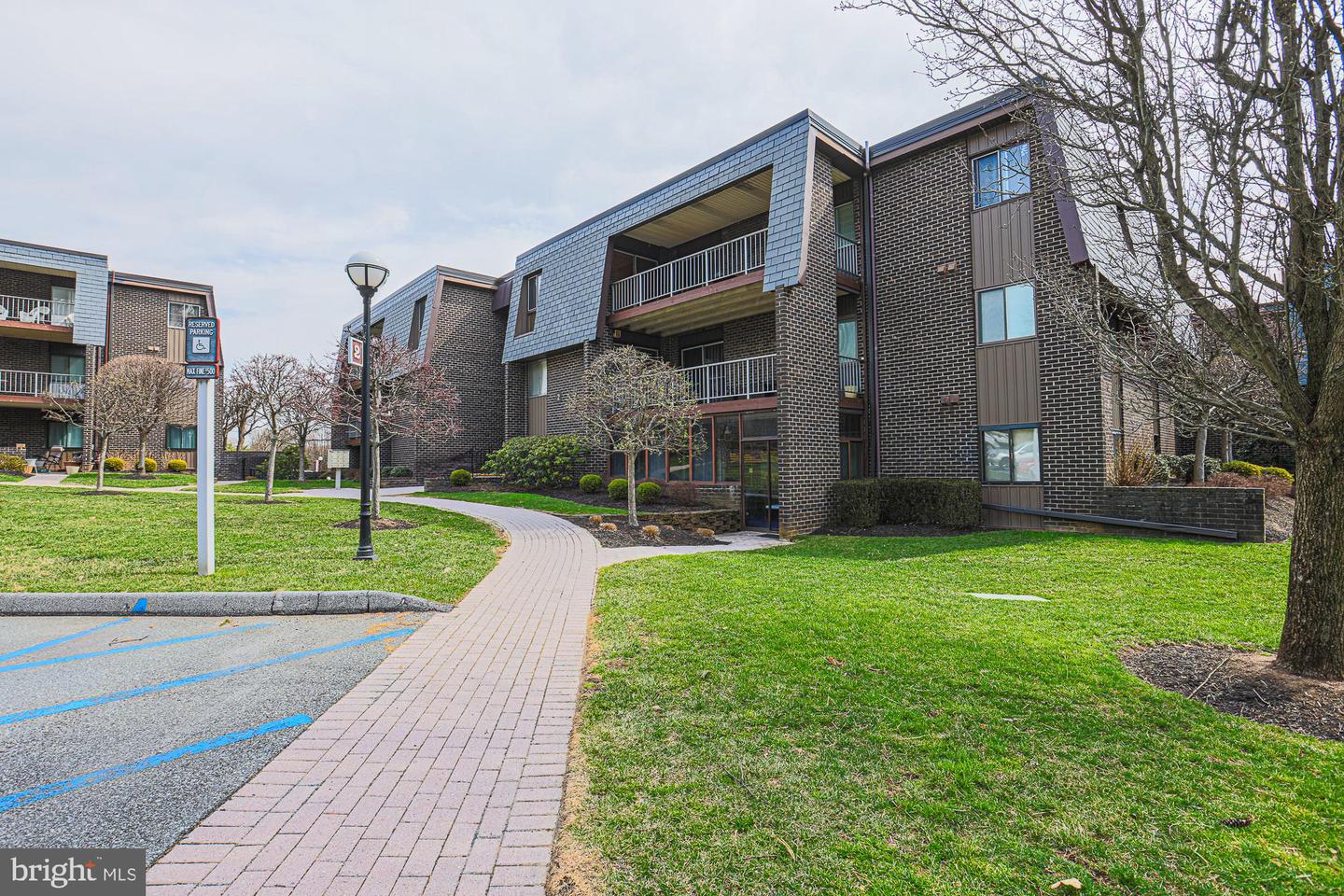 2 Stonehenge Circle #9, Pikesville