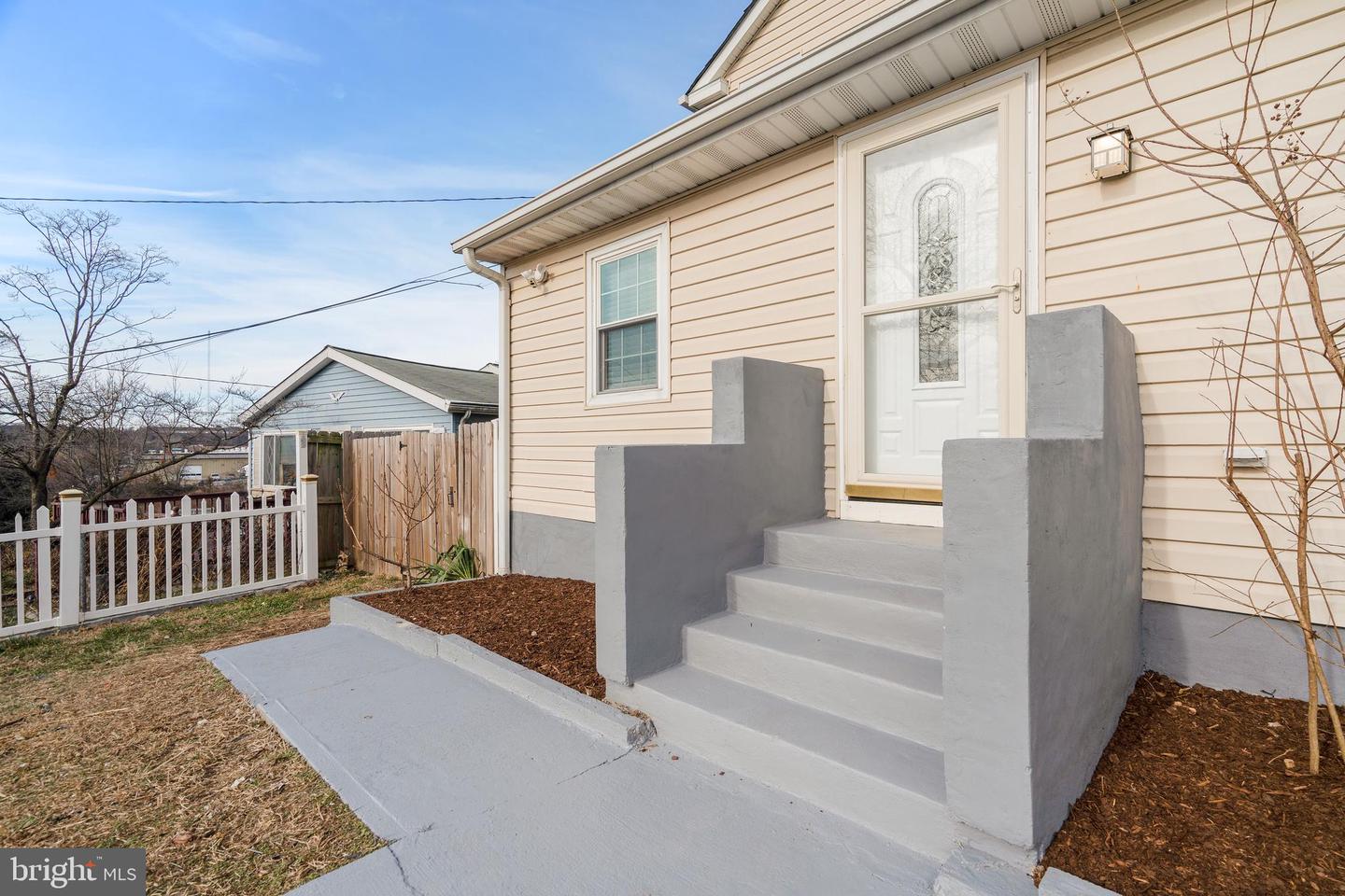 104 Ridge Avenue, Baltimore
