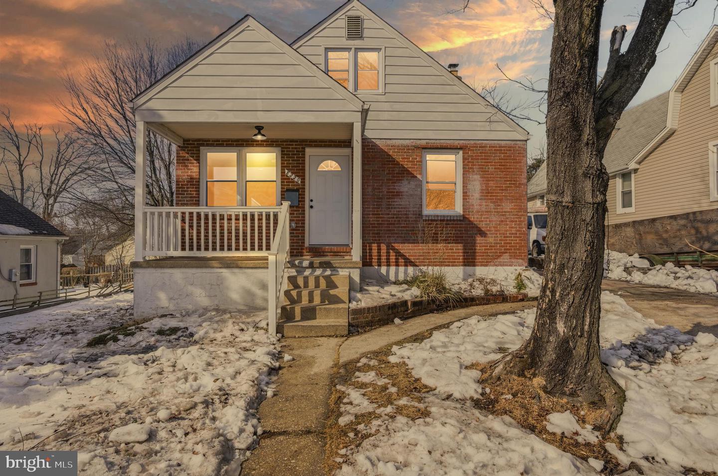 8220 Bon Air, Parkville