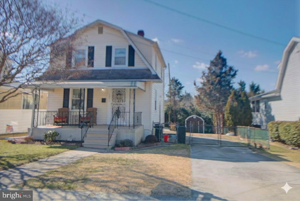 1211 Poplar Avenue, Arbutus