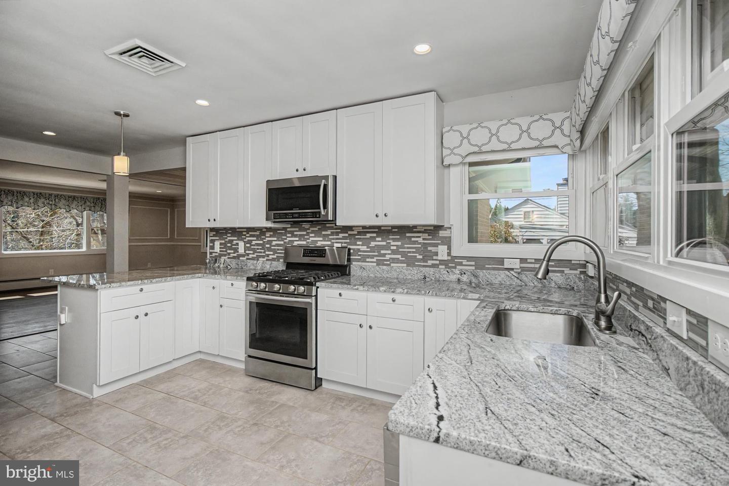 612 W Chesapeake Avenue, Towson