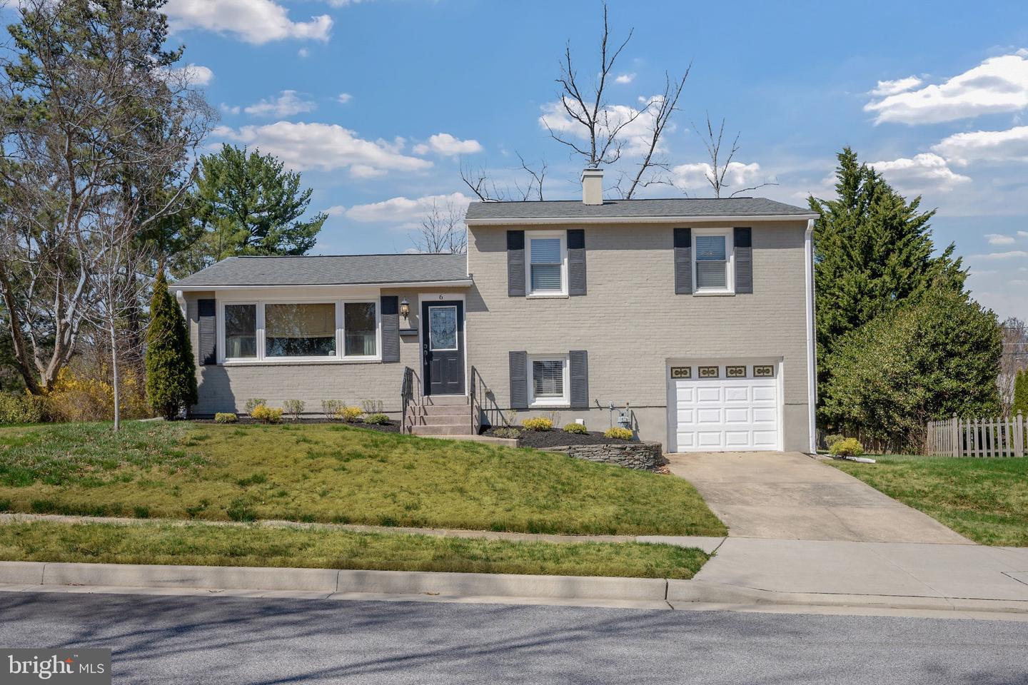 6 Pickett Road, Lutherville Timonium