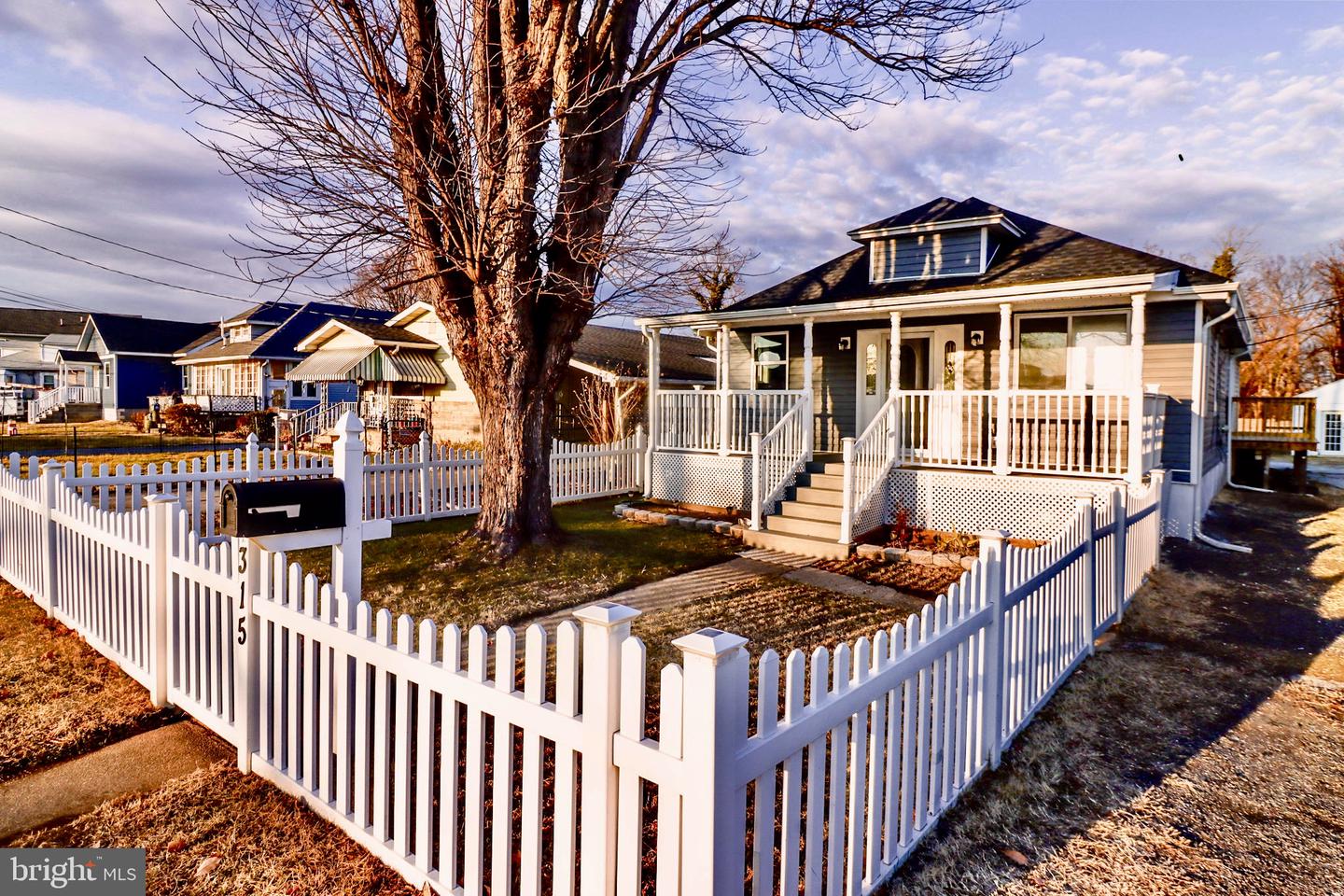 315 Riverside Drive, Essex