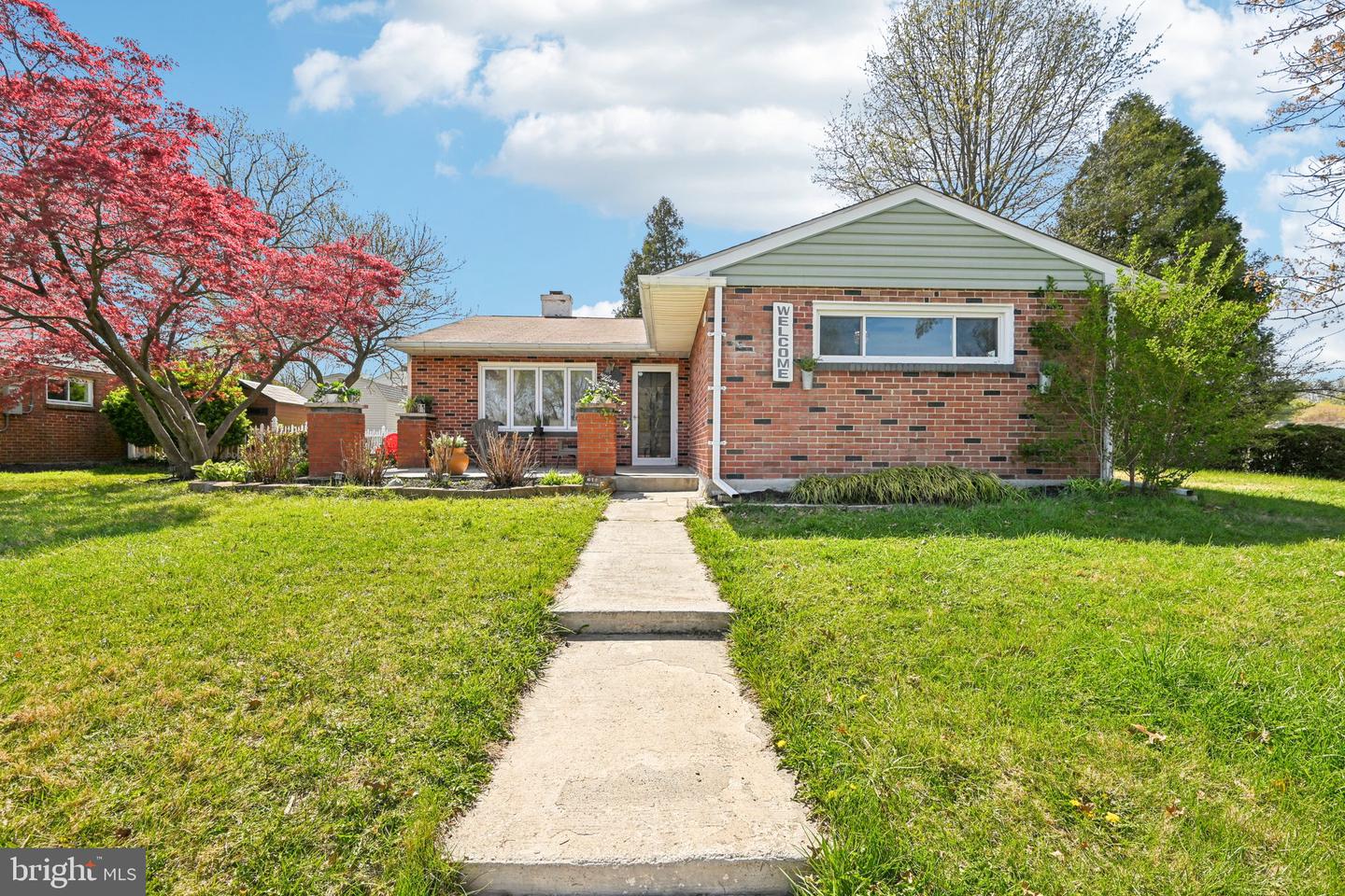 8710 Richmond, Parkville