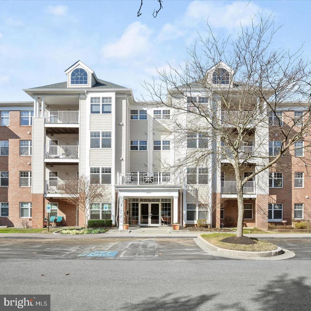 4550 Chaucer Way #102