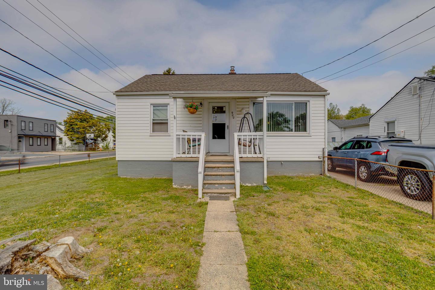 900 Renfrew Street