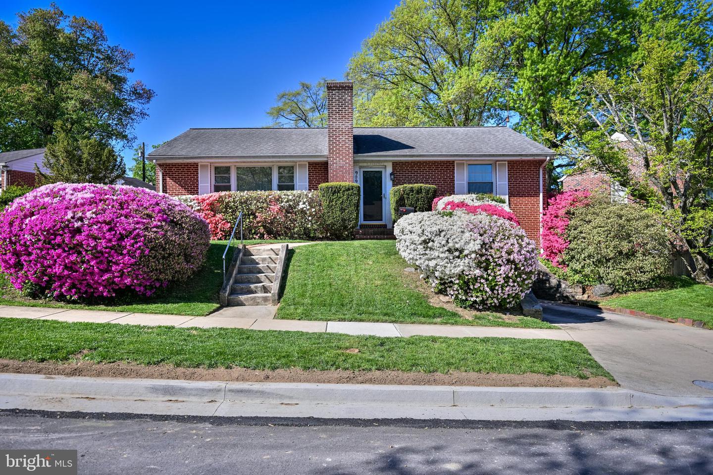 909 Weatherbee Road