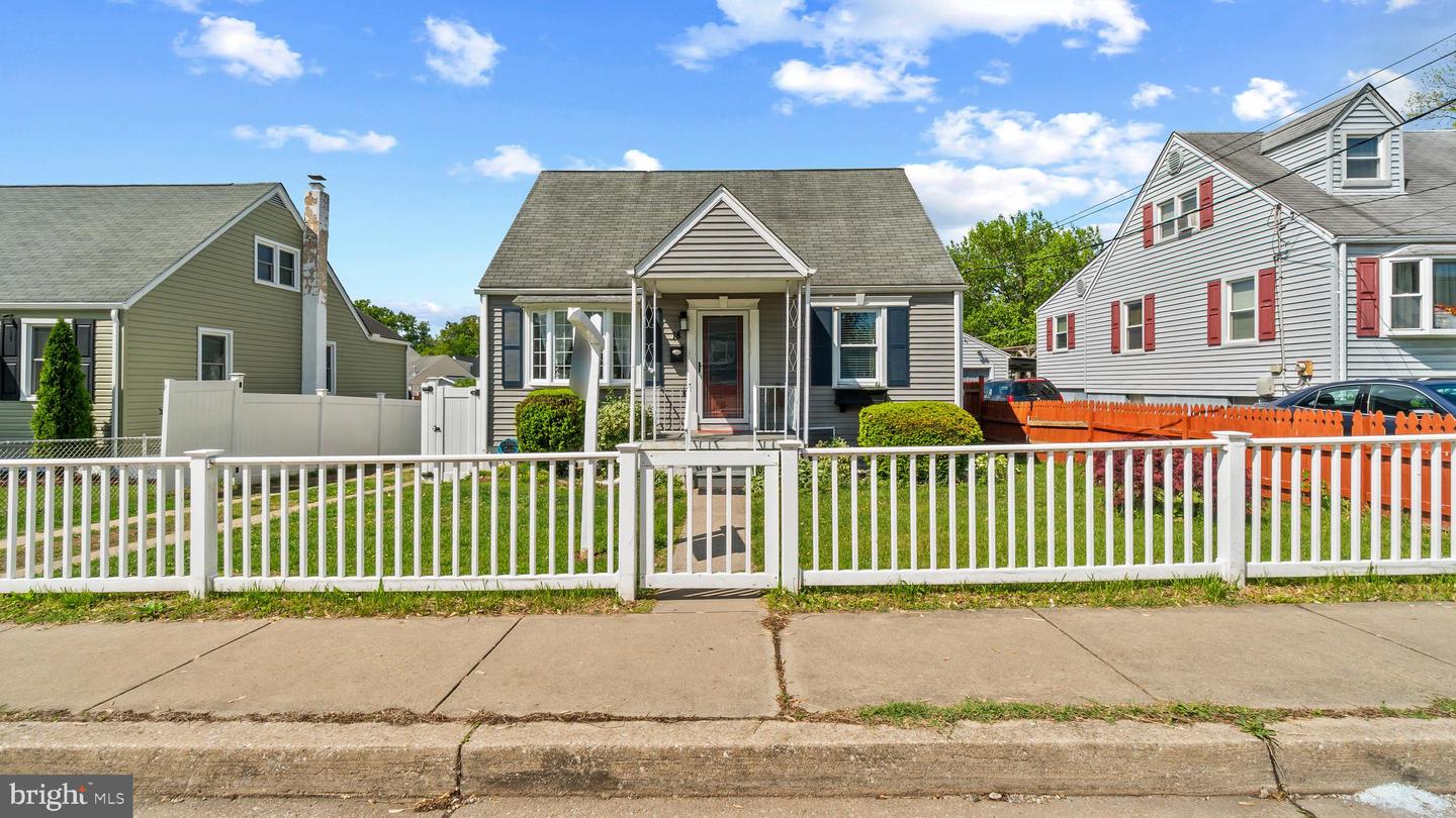 18 N Hawthorne Rd