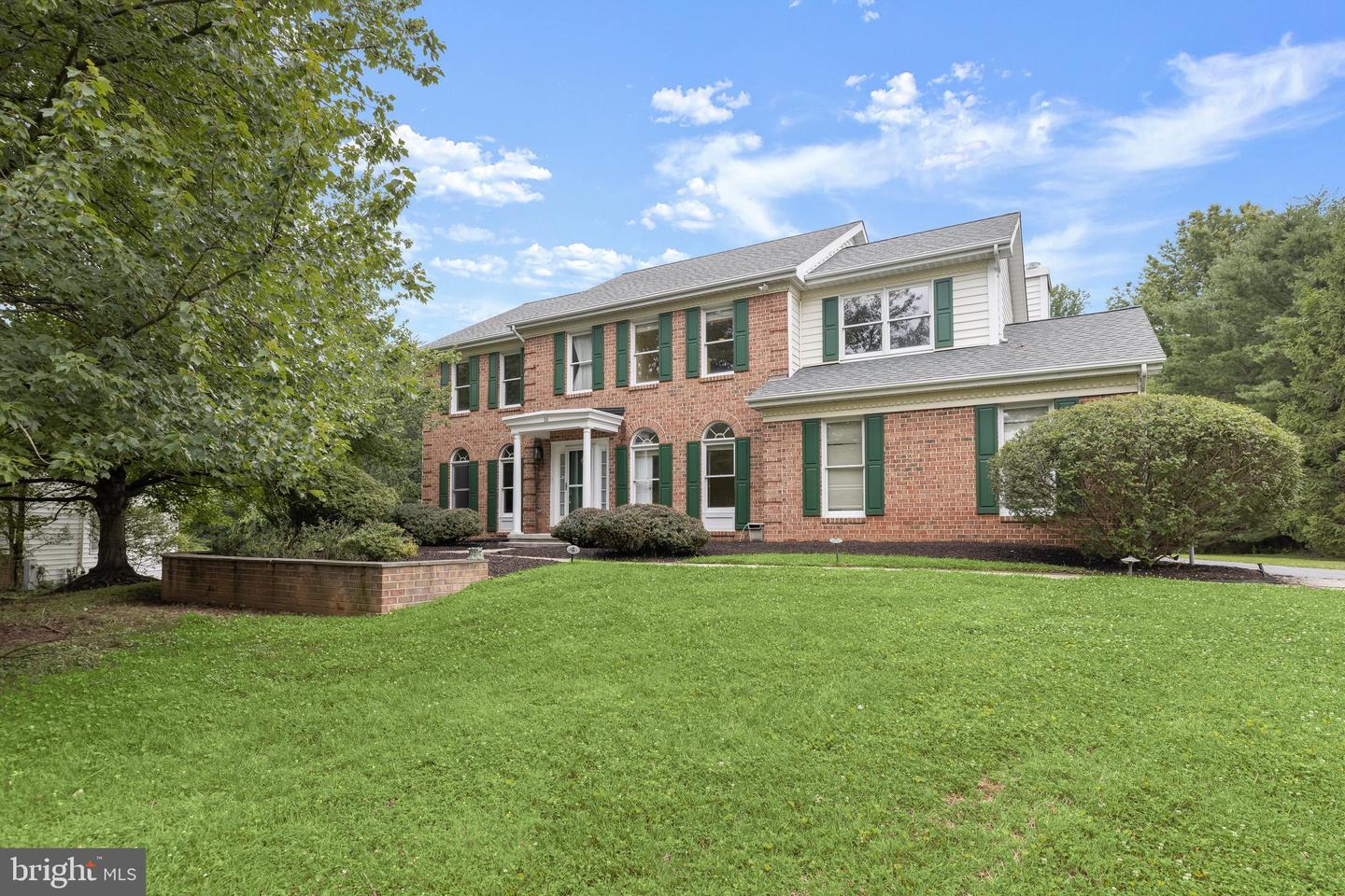 16 Charing Court