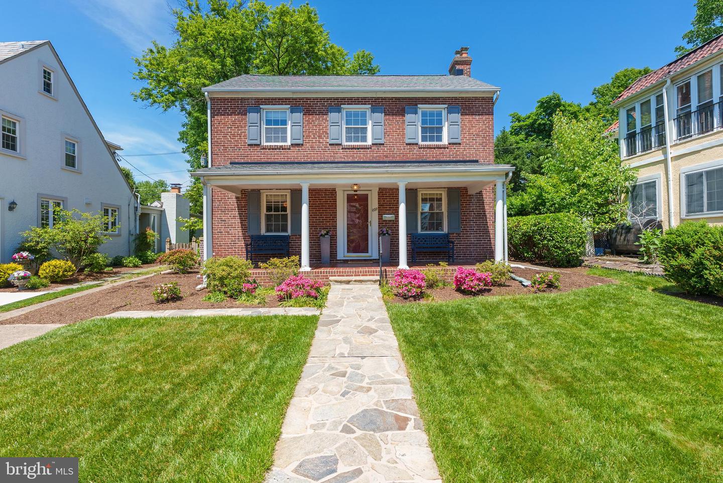 818 Kingston Road