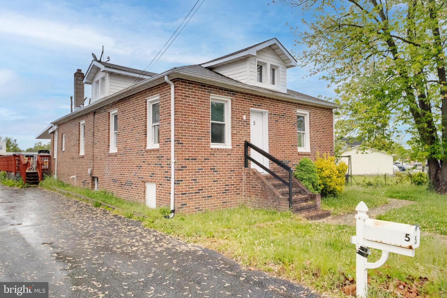 5 Homeland Avenue