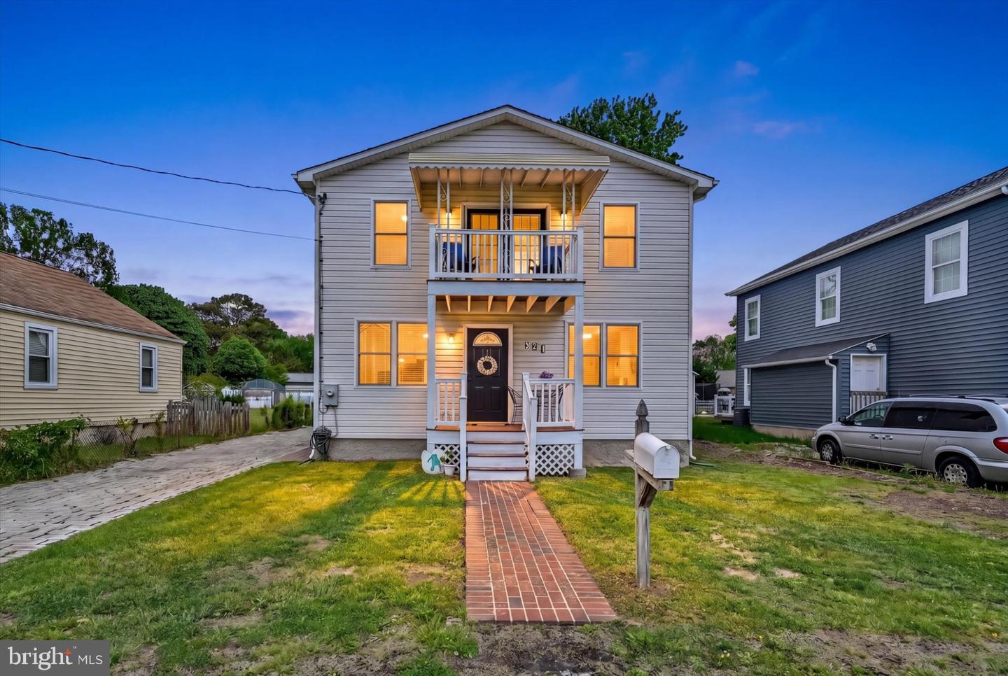 521 Riverside Drive, Essex