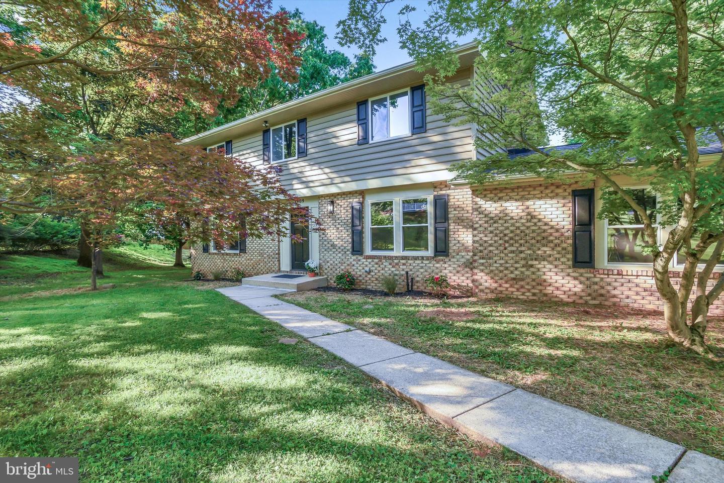 3909 Thoroughbred Lane