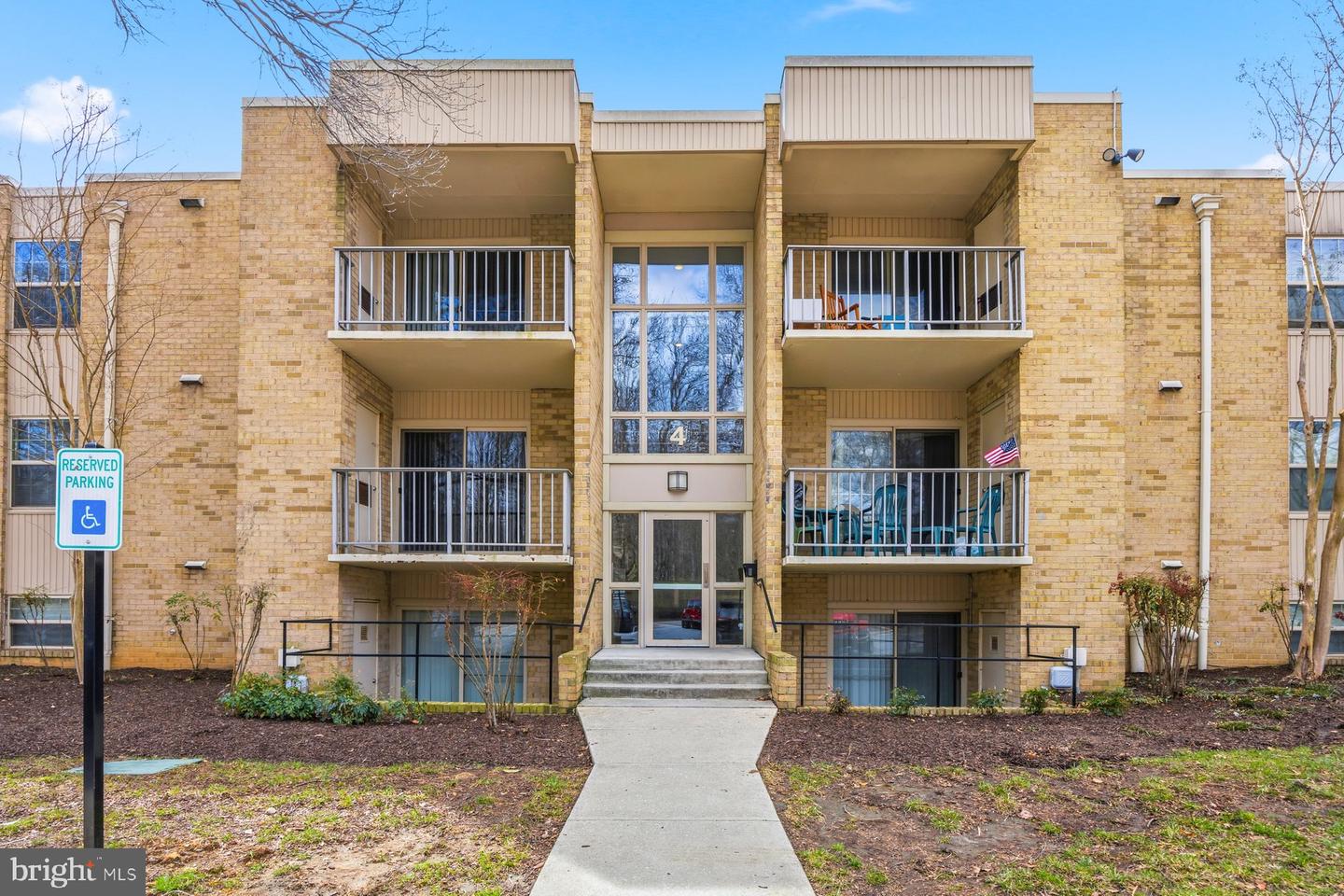 4 Mountbatten Court #102