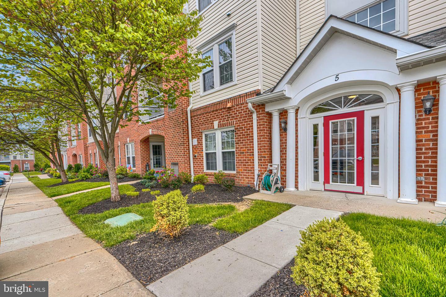 5 Brook Farm Court #5f