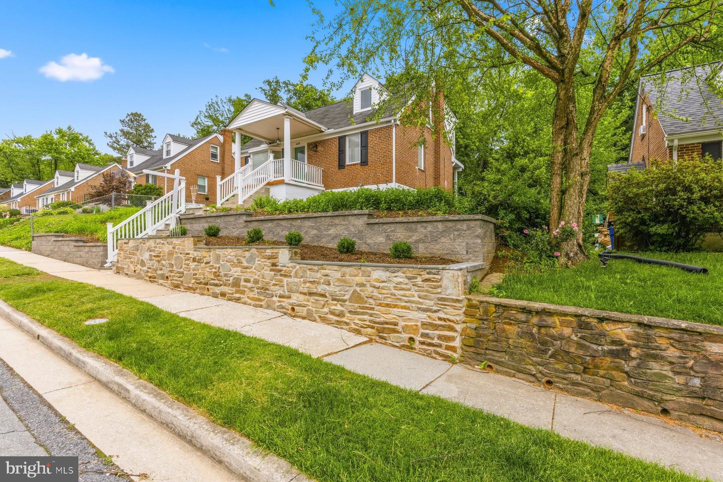 409 Oak Court