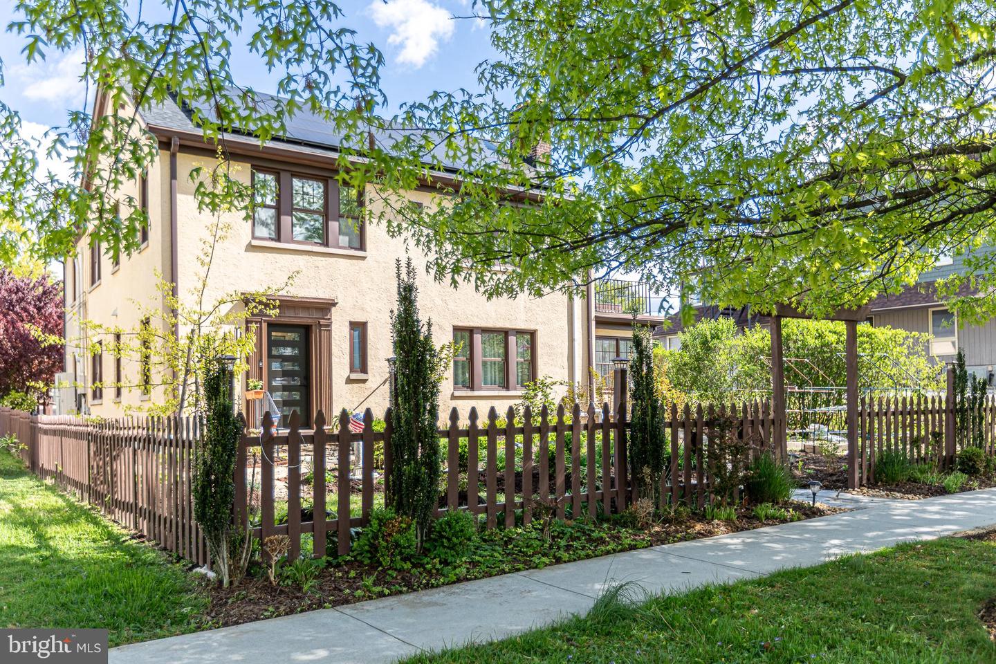 404 Allegheny Ave