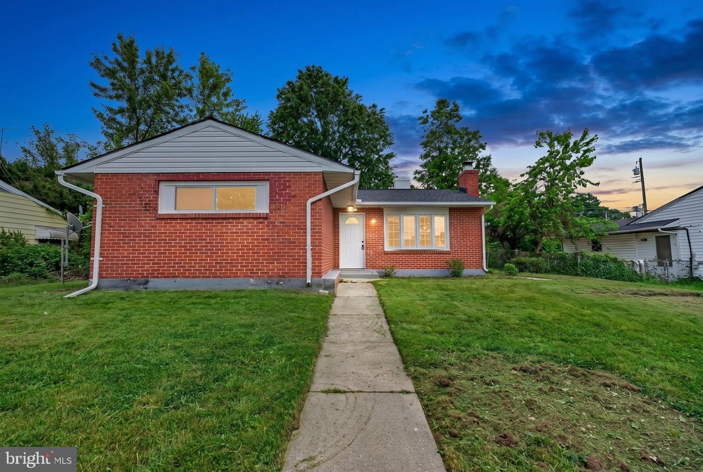 8723 Roper Road, Parkville