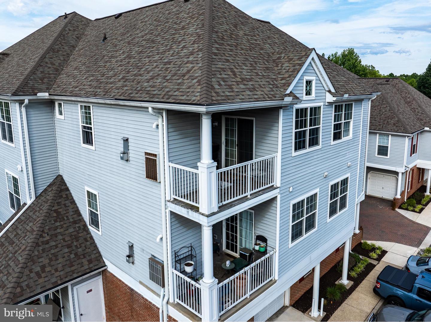 5000 Hollington Drive #301