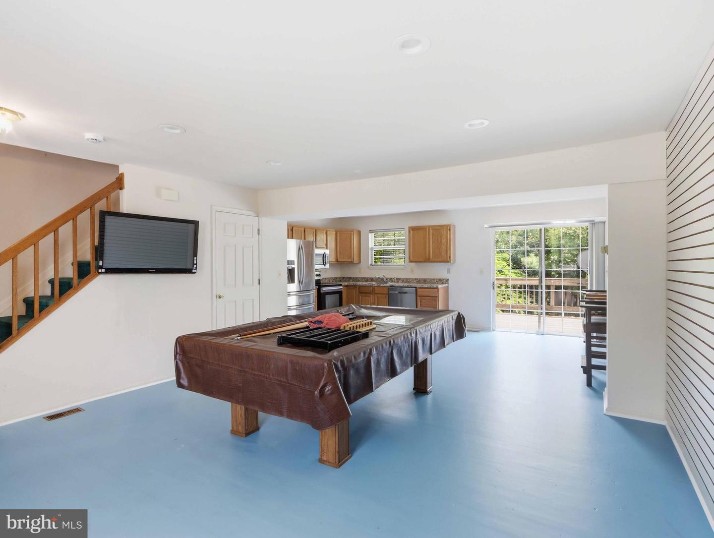 8812 Fox Circle