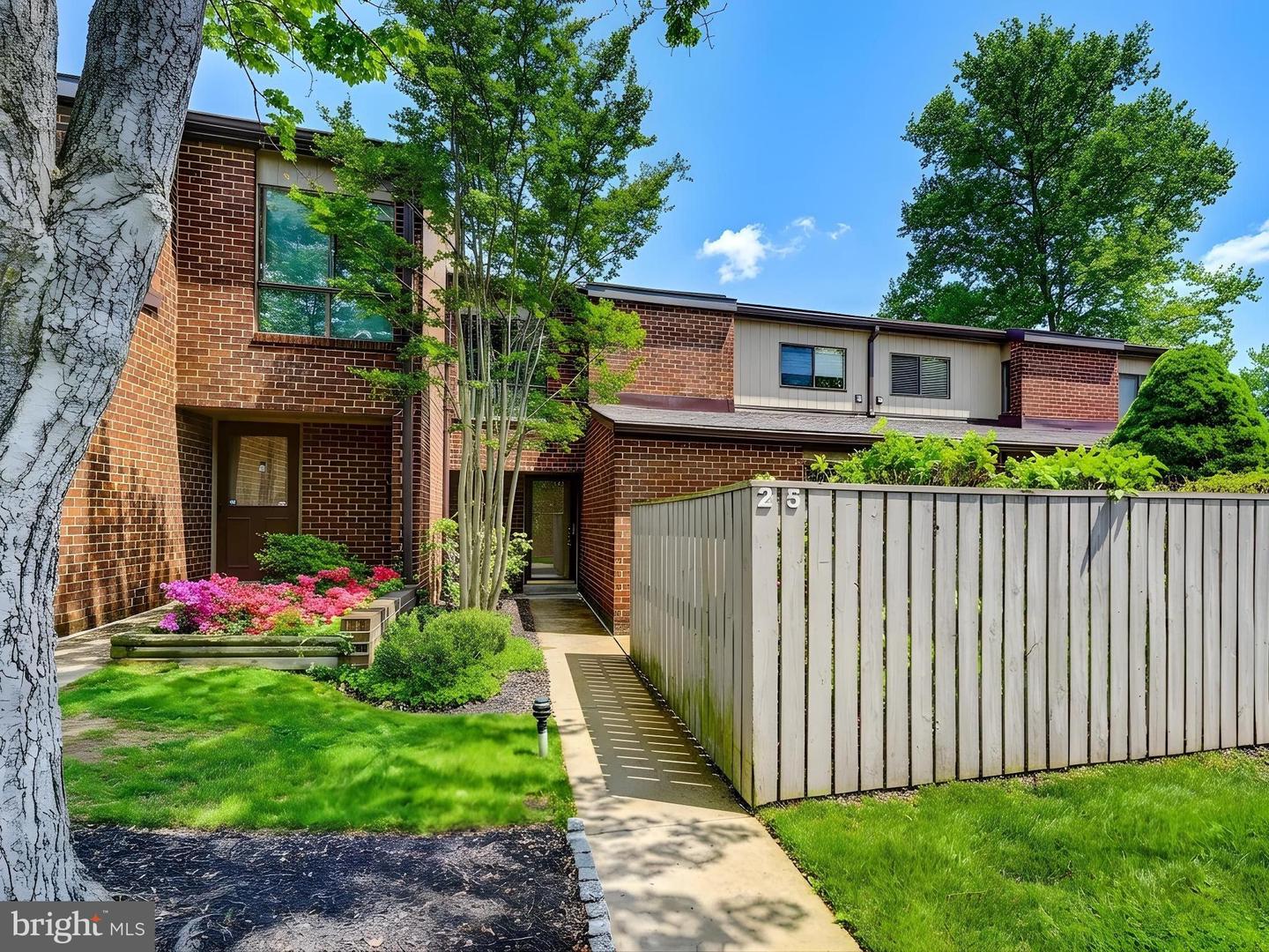 25 Saddle Court #h
