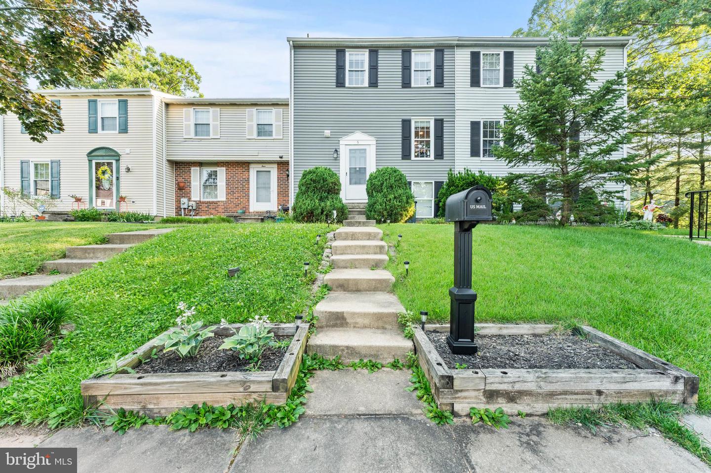 6 Crosswall Ct