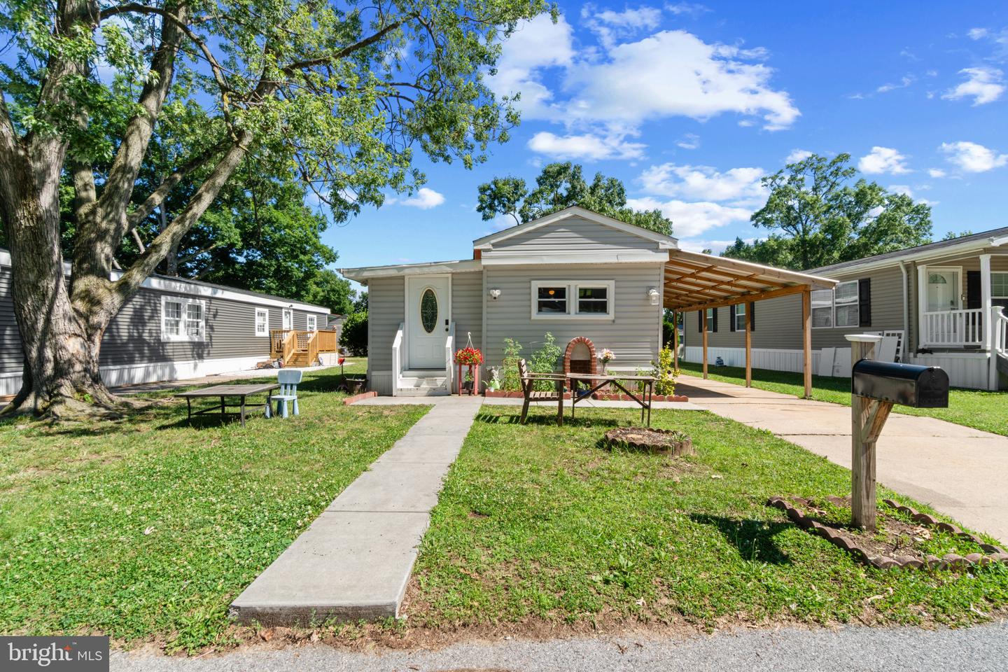 3503 Honeysuckle Lane