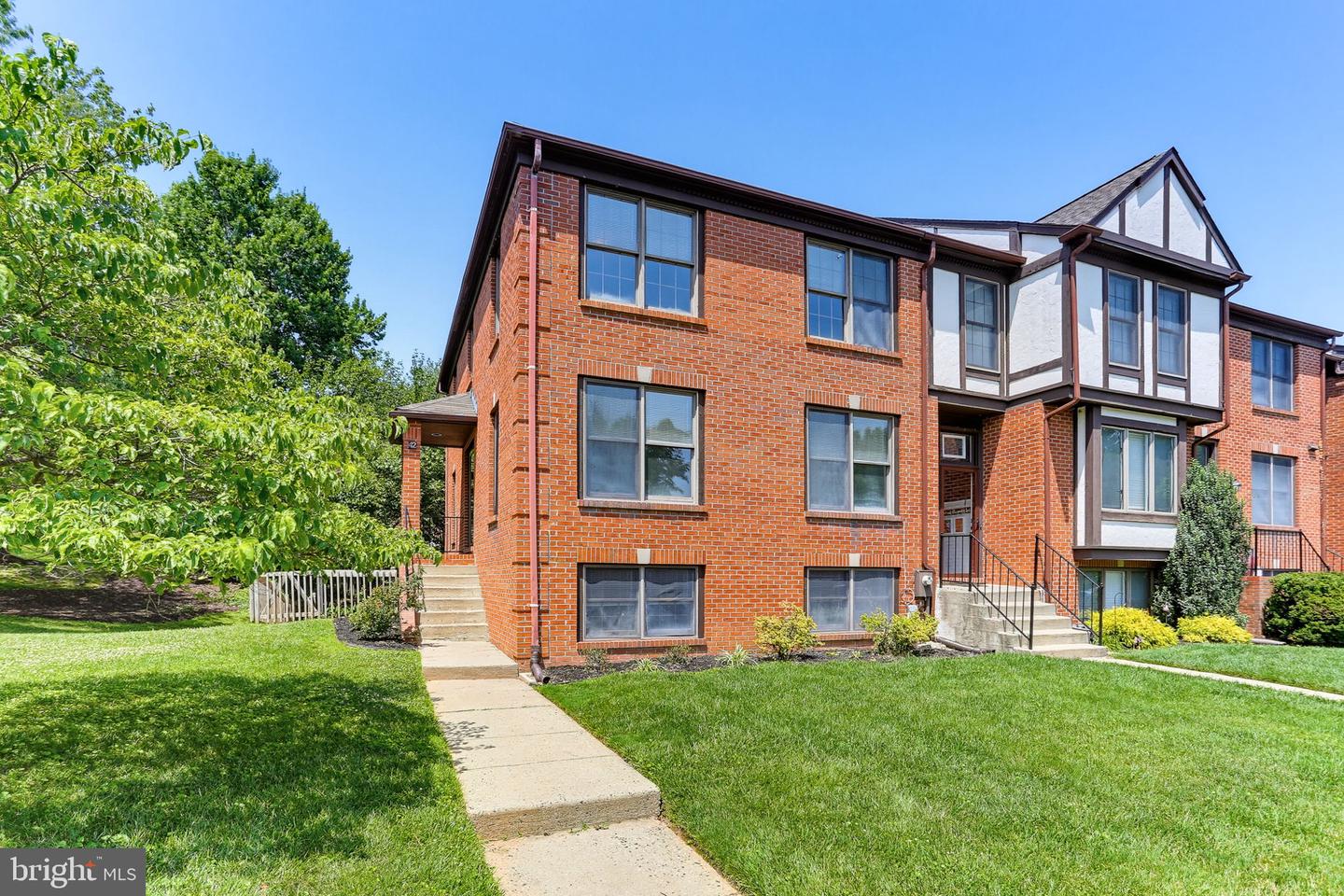 42 Rhodes Pl