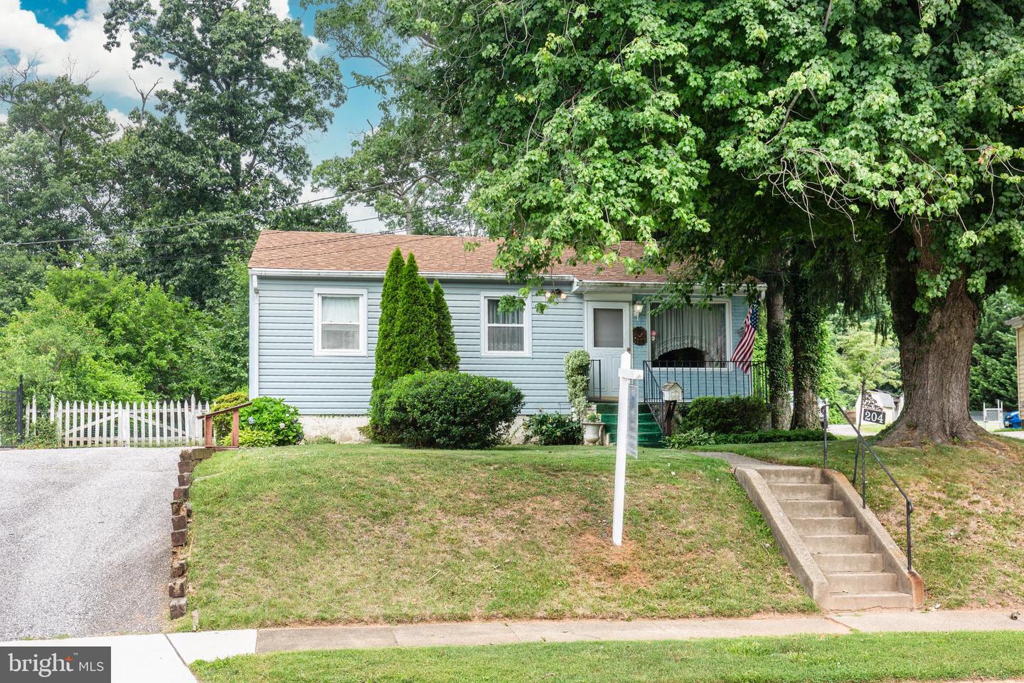 204 Uppergate Court