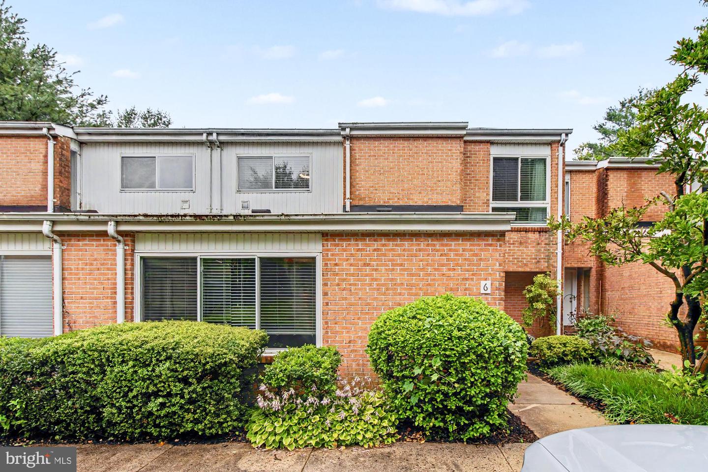 6 Lamplighter Court #6