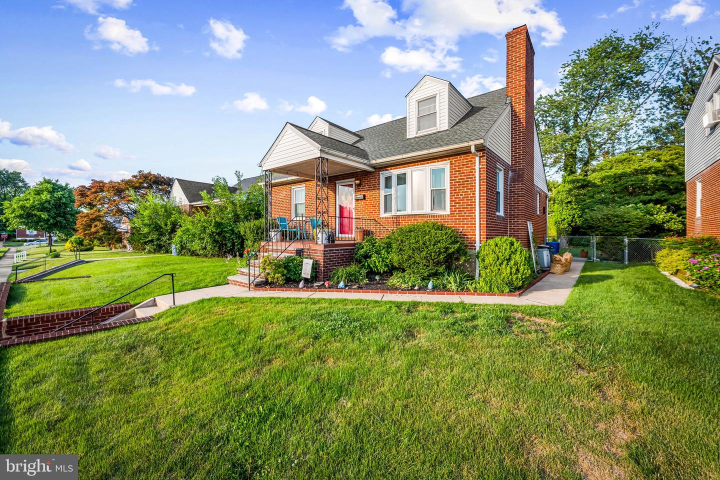 8227 Laurel