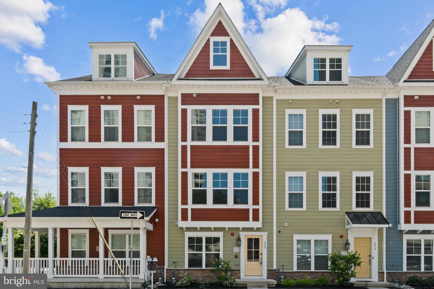 220 E Pennsylvania Avenue