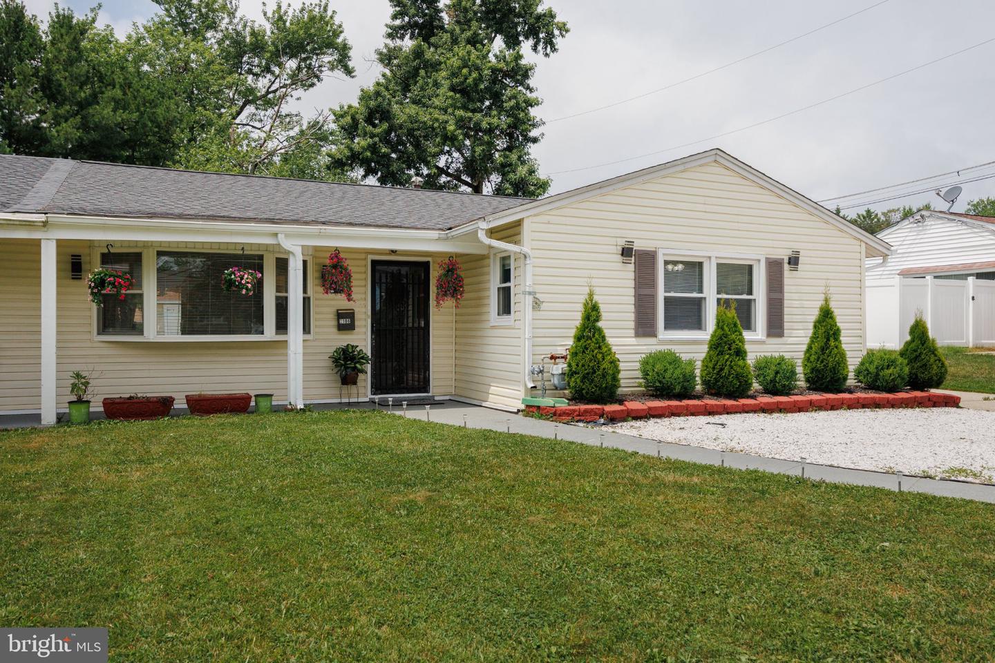 2106 N Rolling Road N