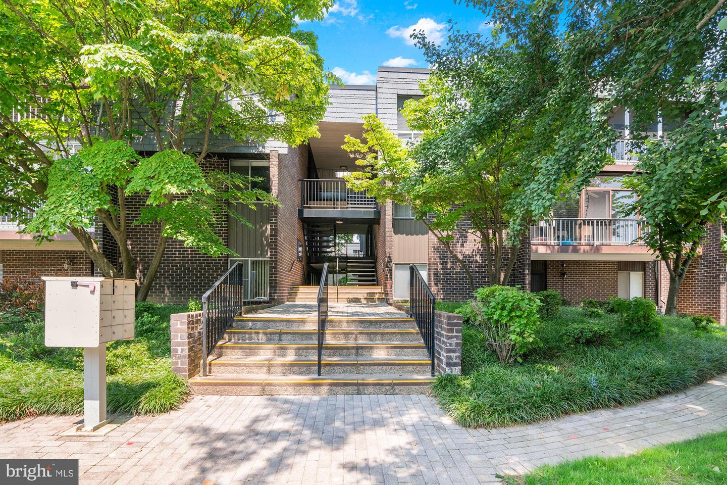 25 Stonehenge Circle #25-5