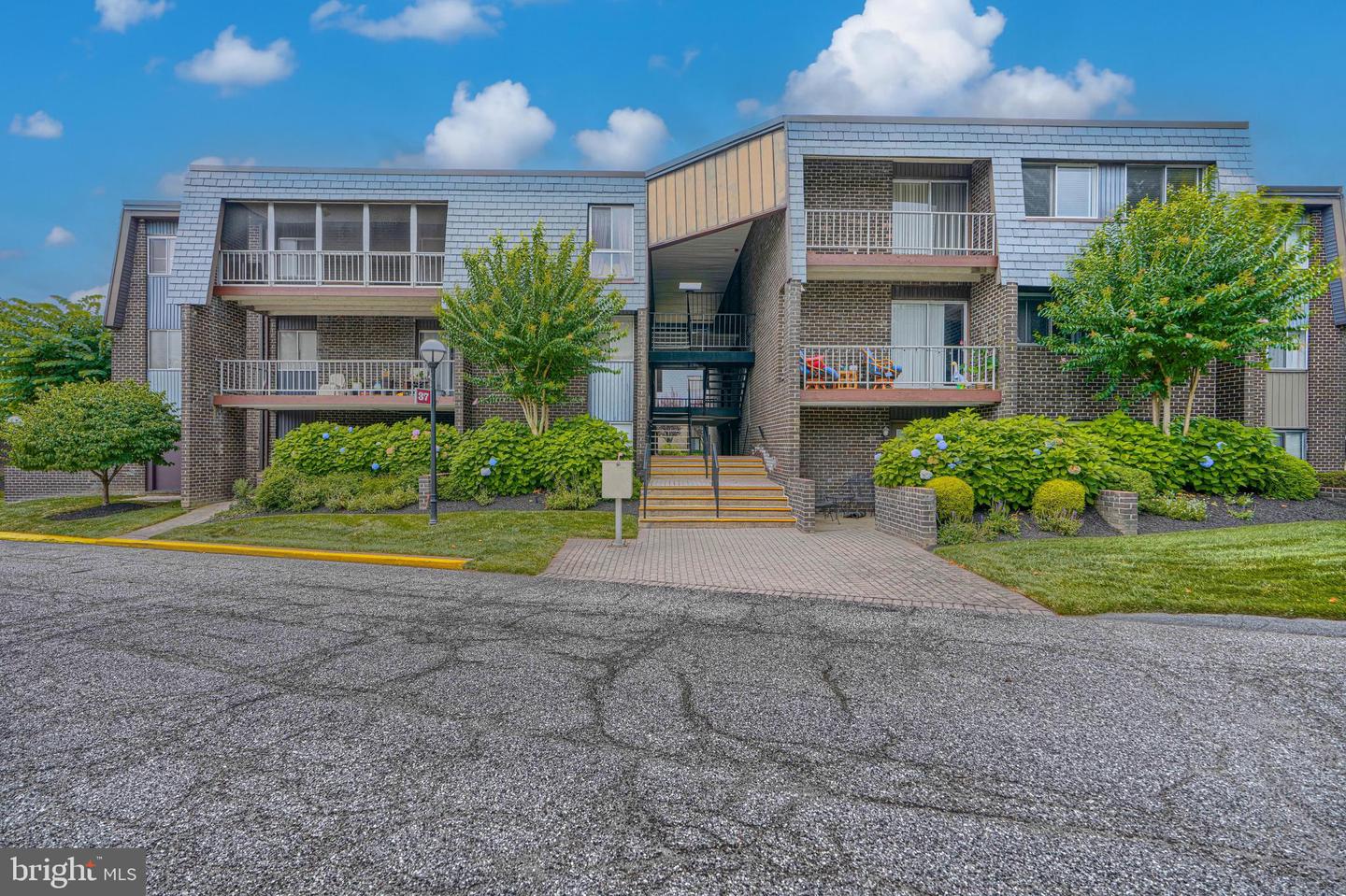 37 Stonehenge Circle #10