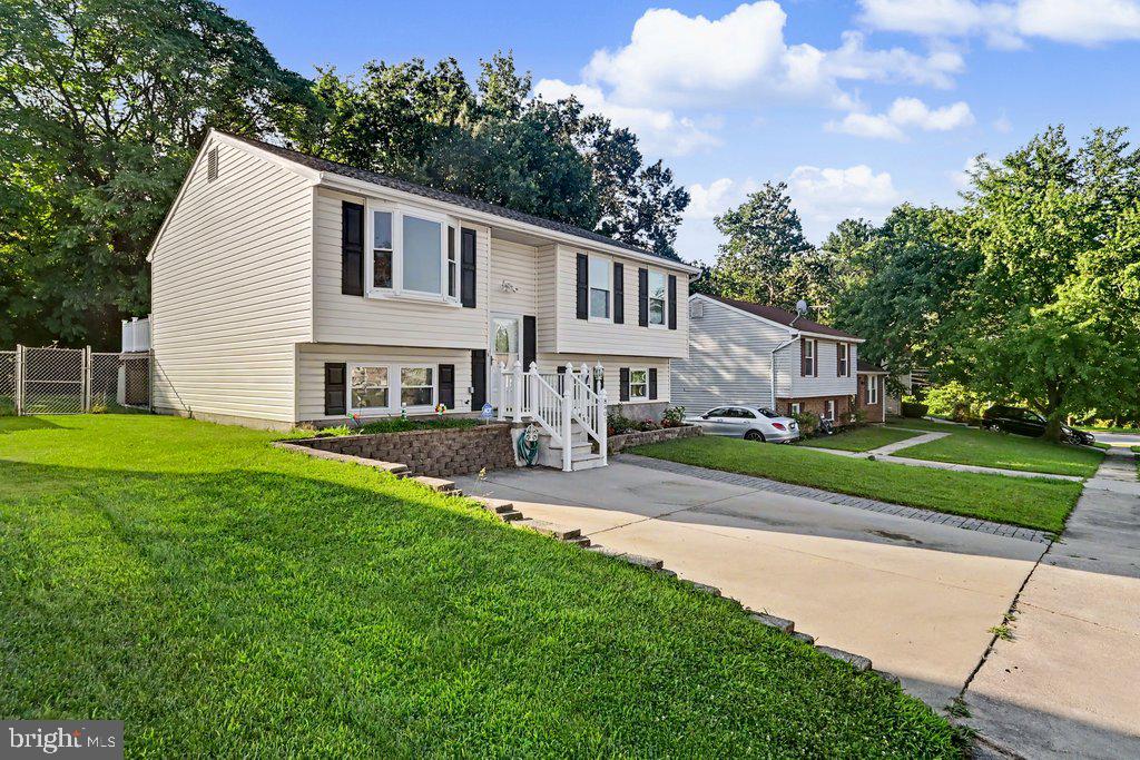 8805 Golden Tree Lane