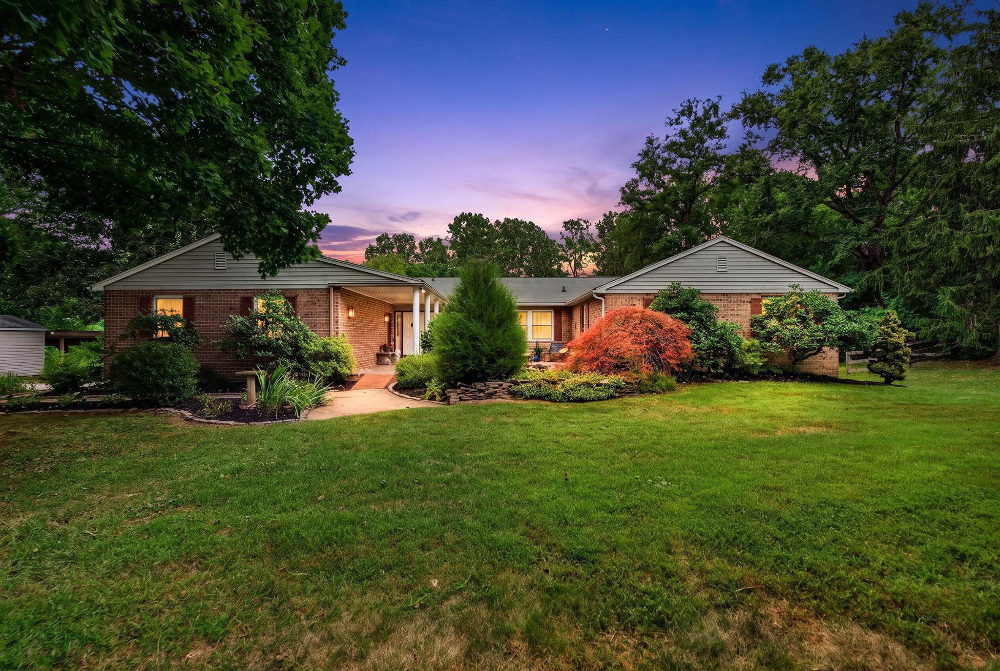 8 Manor Brook Road