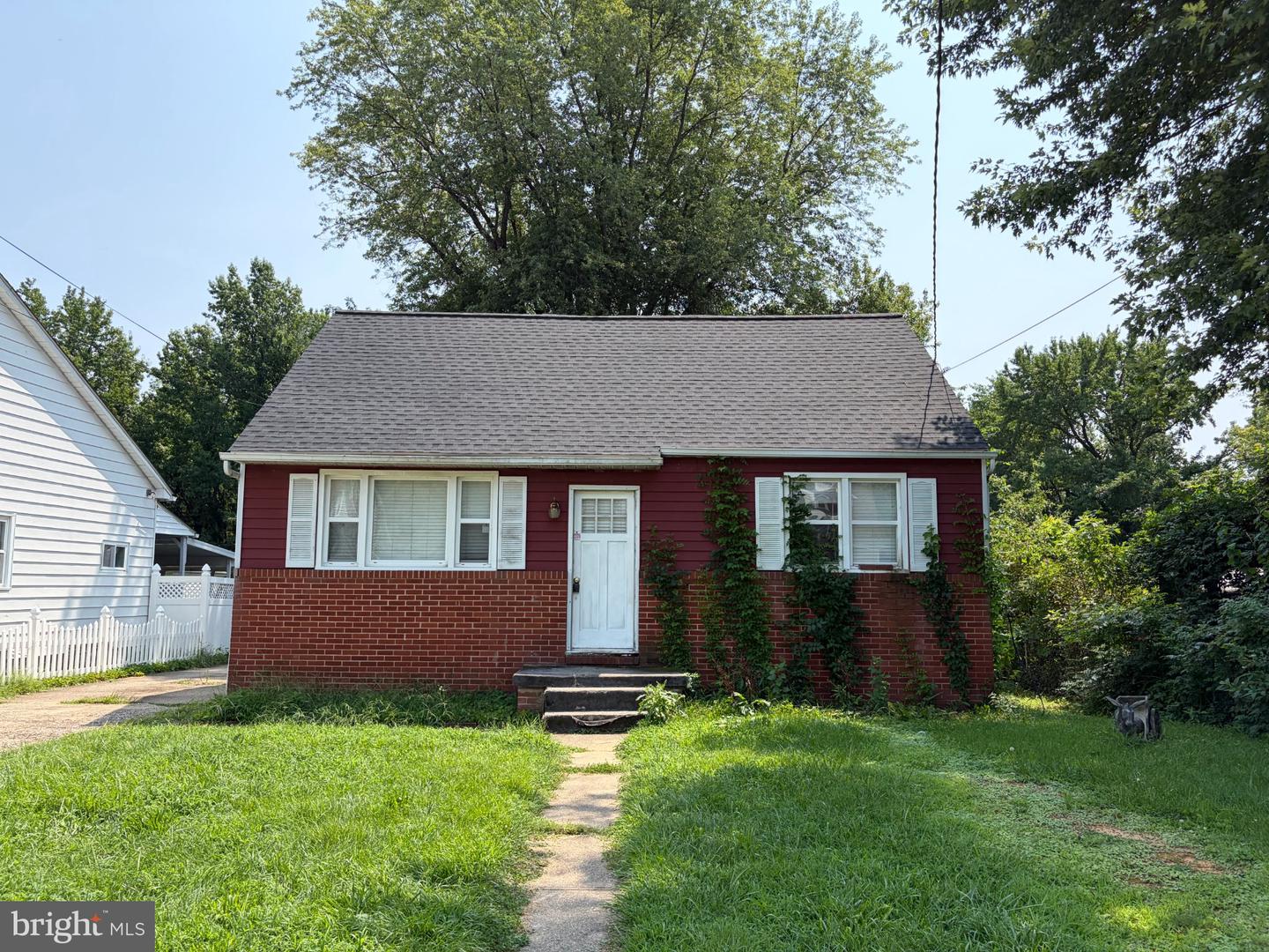 1213 E Homberg Avenue