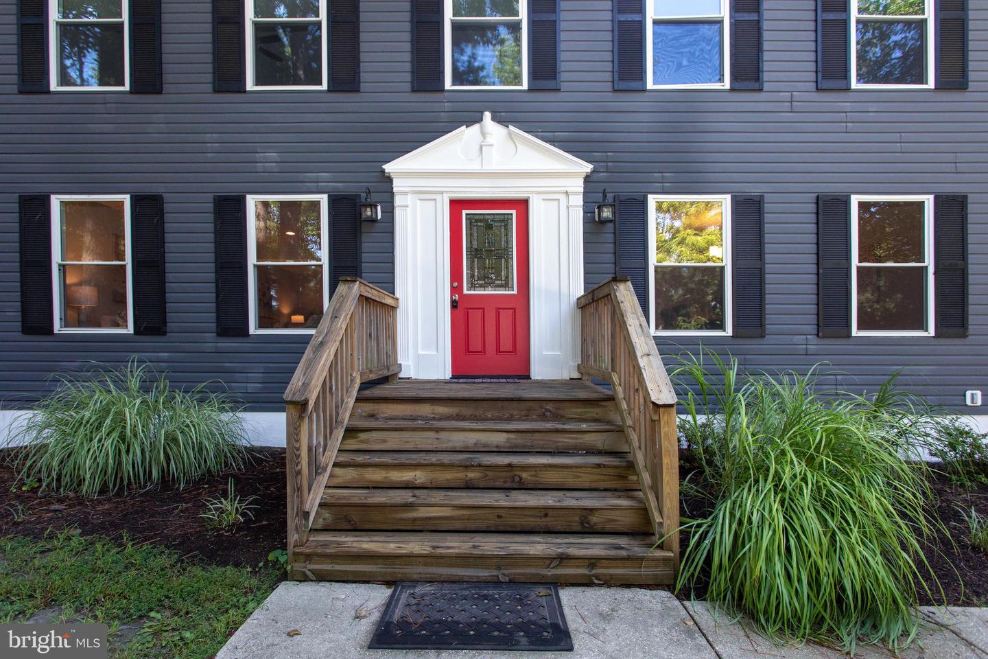 239 Newtown, Solomons
