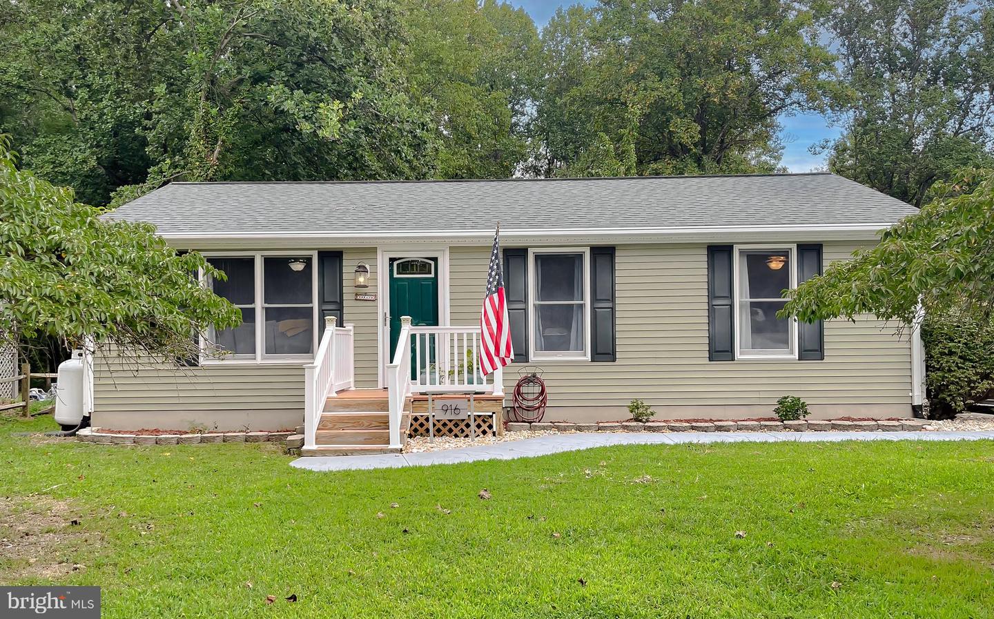 916 Crystal Rock Road, Lusby