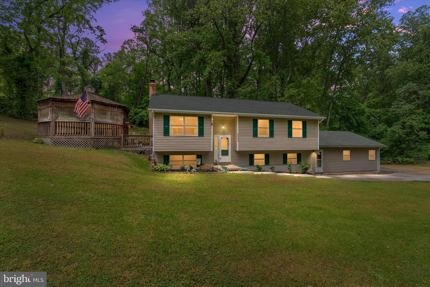 5655 Floral Circle, Saint Leonard