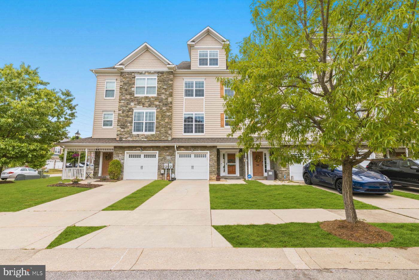 121 Polo Way