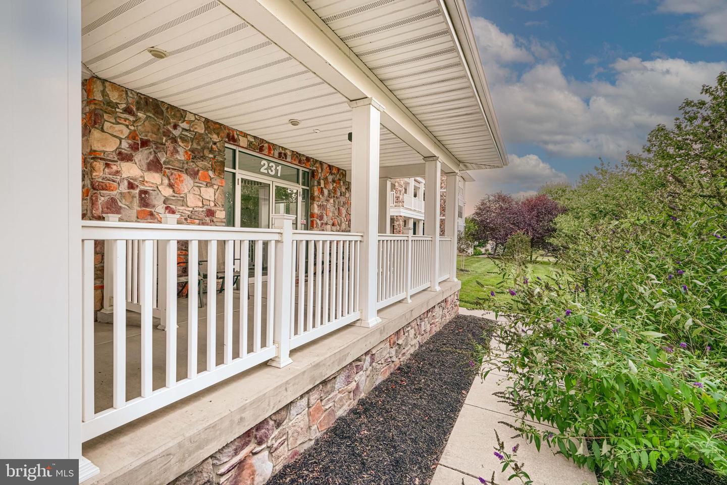 231 Roundhouse Drive #3e