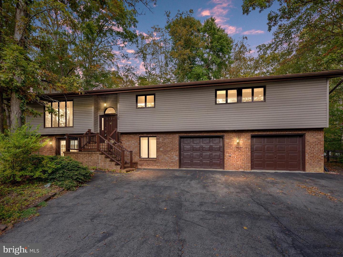 6 Colonial Circle, North East